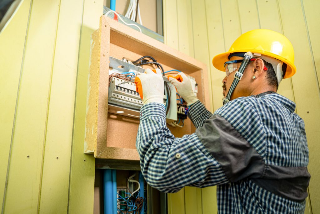 What Type of Services Does a Good Electrical Contractor Provide